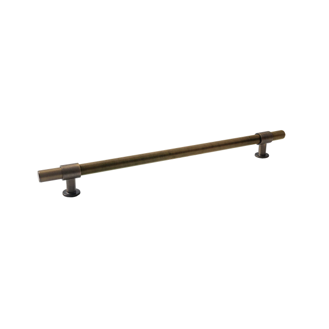 Long metallic bar with cylindrical ends on a white background.
MomoBelgraviaLinedEntryPullHandleBronze